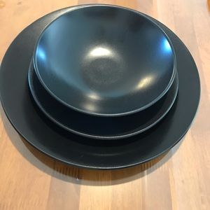Elegant matte Black Dishes